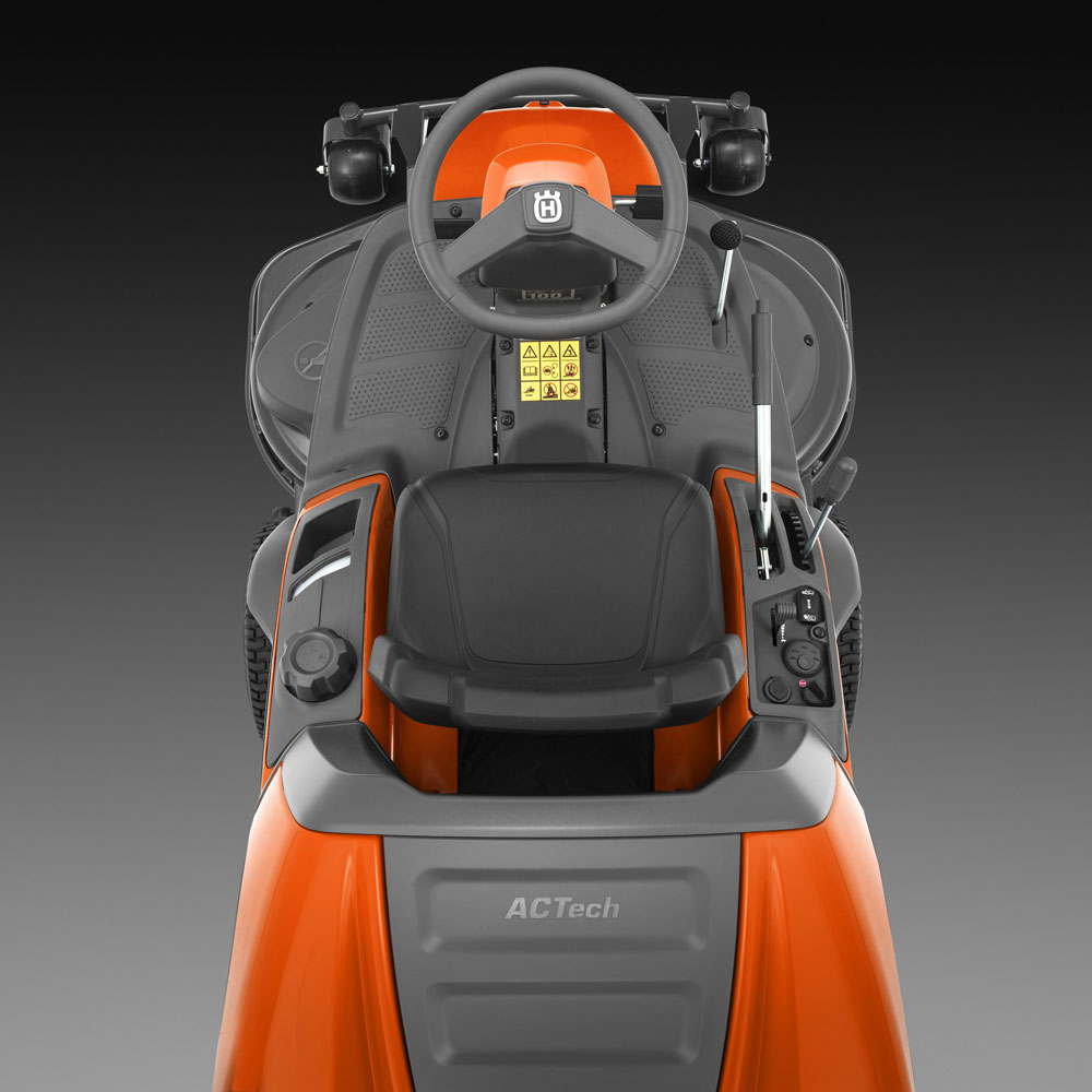 Produktabbildung: Husqvarna - RC 320Ts AWD ohne Mähdeck